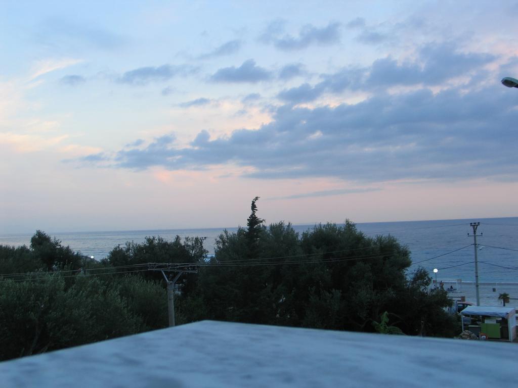 Hotel Ionian Dhermi Bagian luar foto